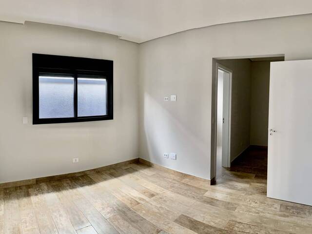 #1095 - Casa para Venda em Santana de Parnaíba - SP