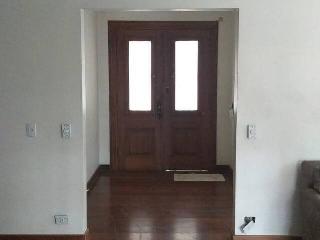 Casa de Rua (aberta) para Venda em Cotia - 5