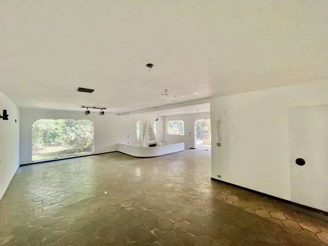 Casa de Rua (aberta) para Locação em Cotia - 4