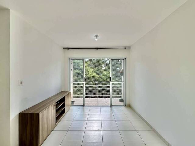#646G - Apartamento para Venda em Cotia - SP