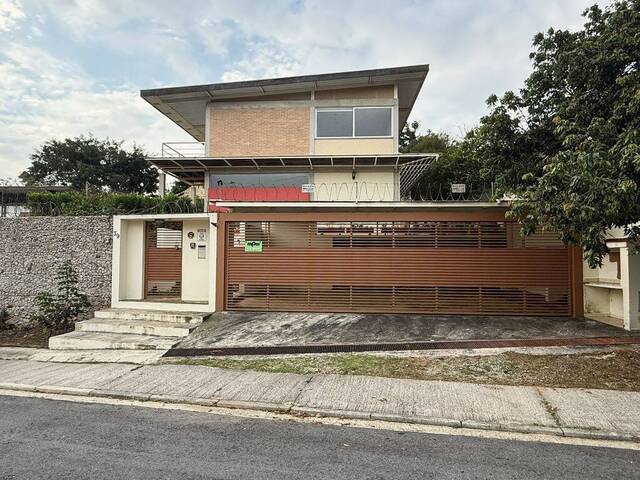 #641G - Casa em condomínio para Venda em Cotia - SP